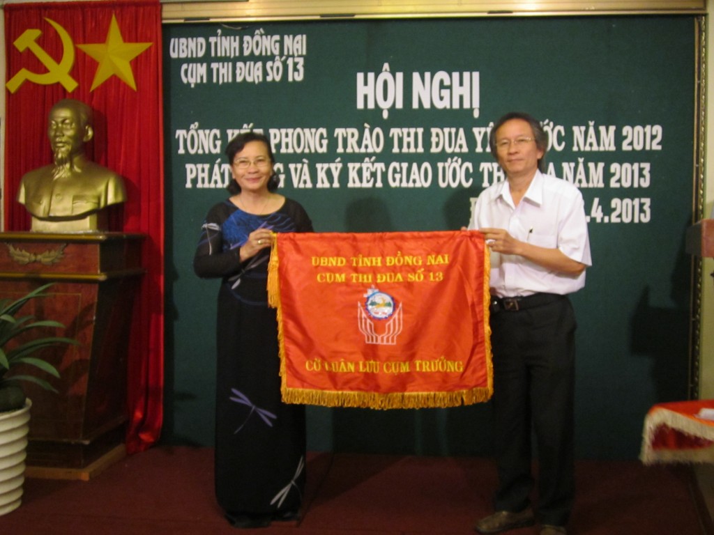 Tổng kết thi đua khen thưởng năm 2012, phát động 3095 [Desktop Resolution].JPG